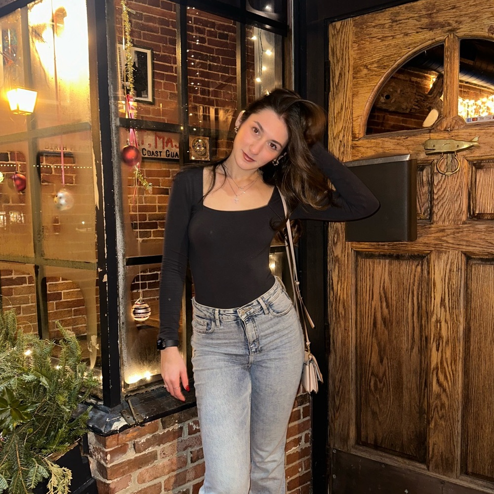 Meet your Posher, Ariana